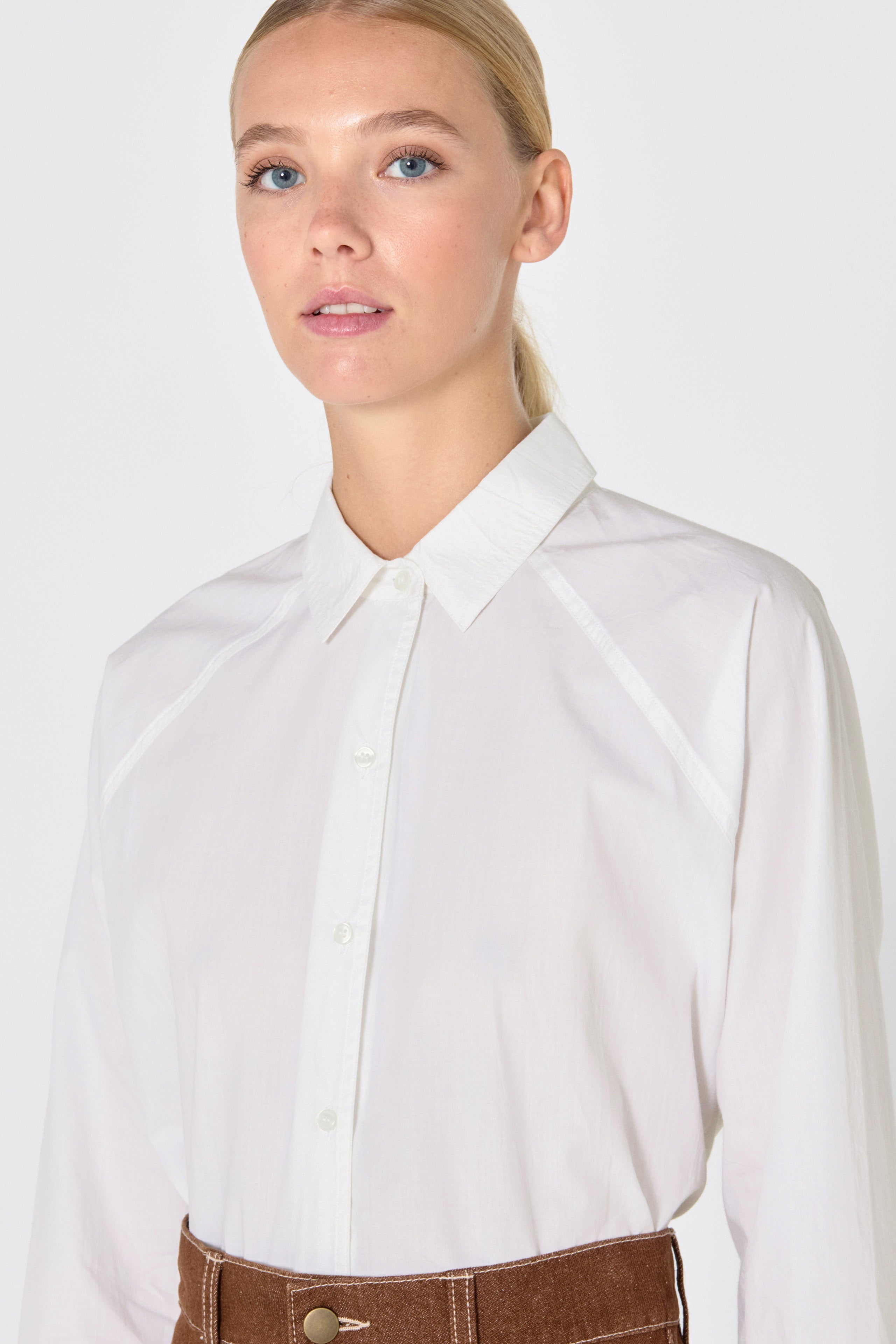 Raglan sleeve shirt white