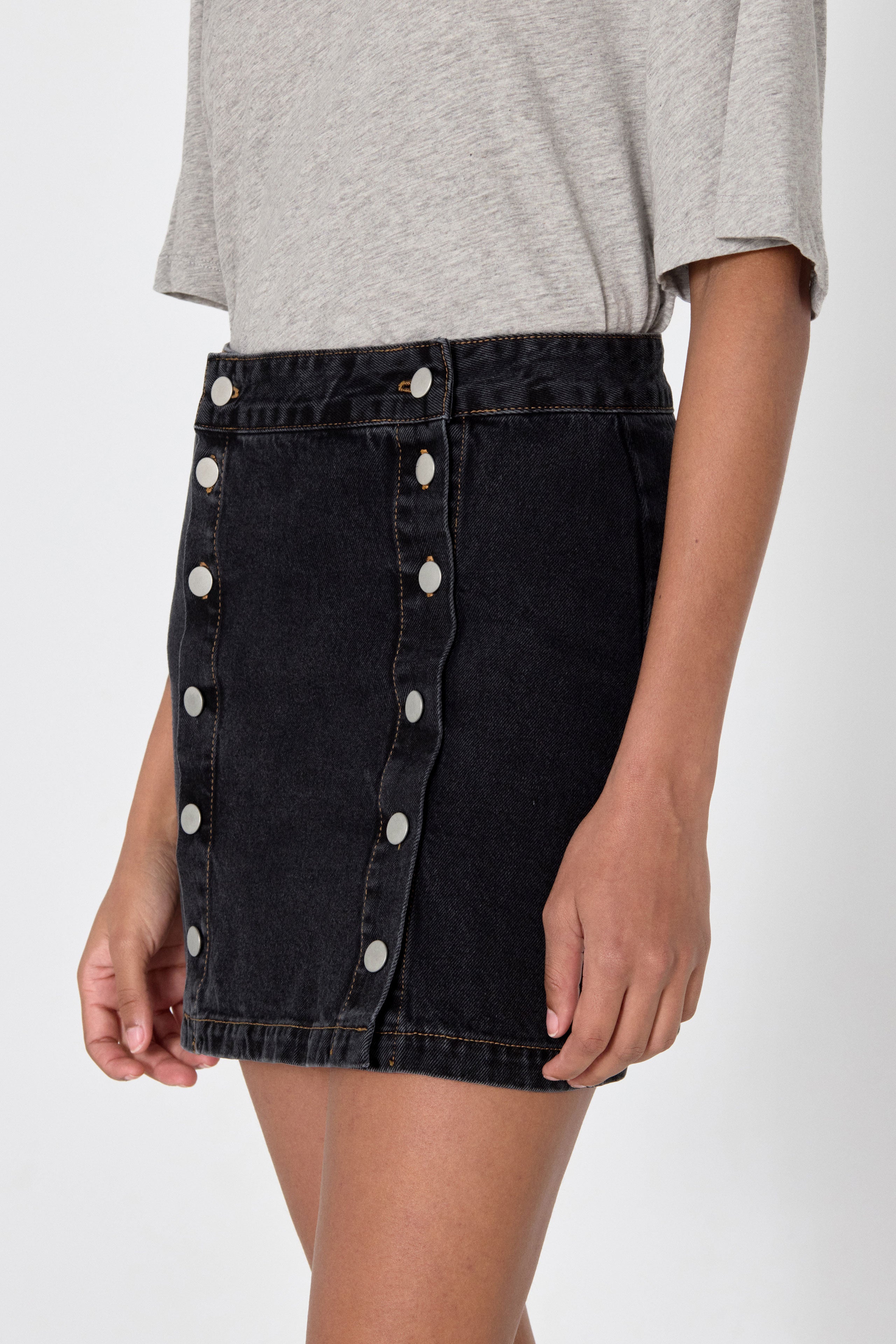 Denim buttons skirt black