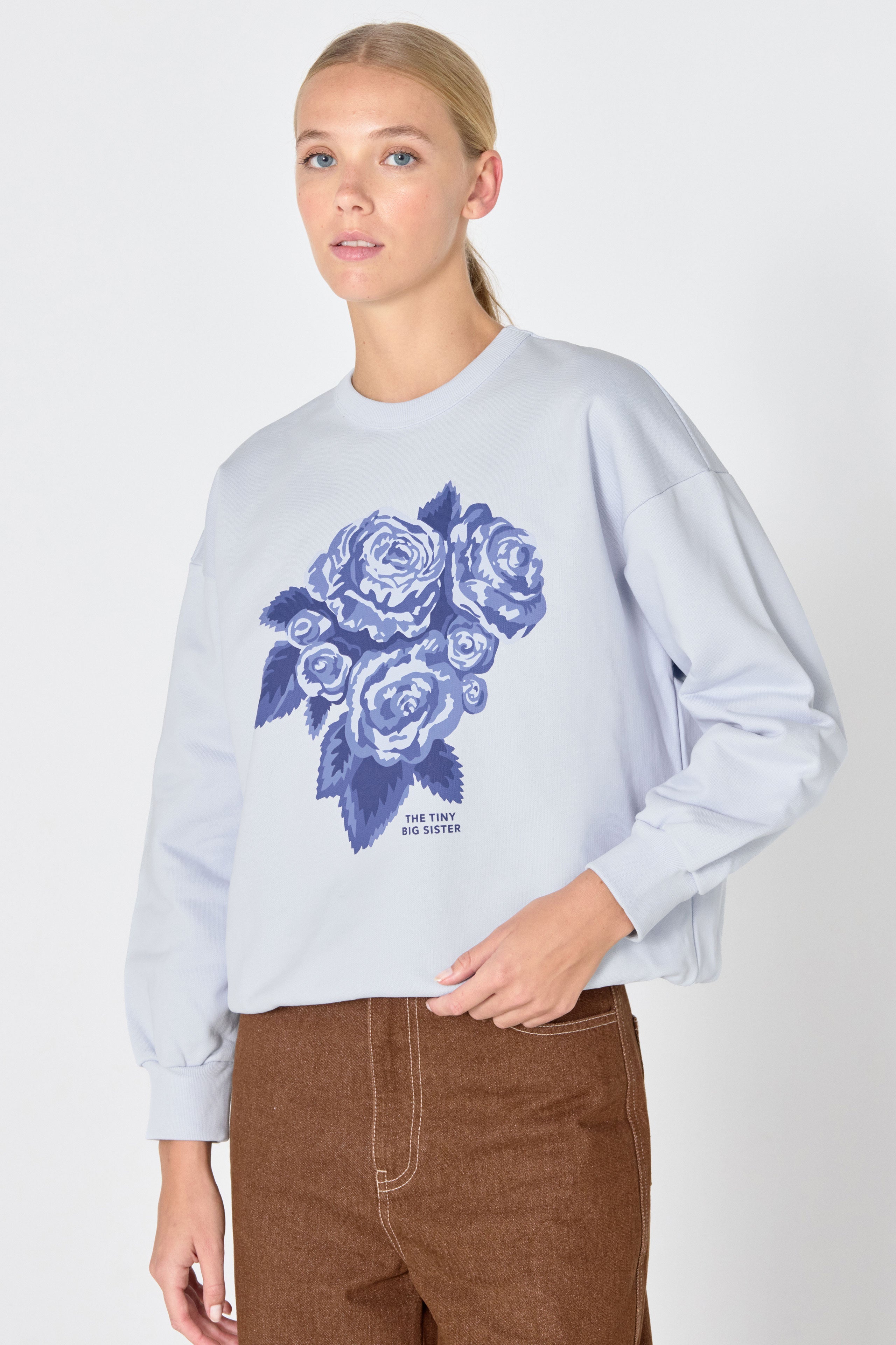 Roses sweatshirt pastel blue