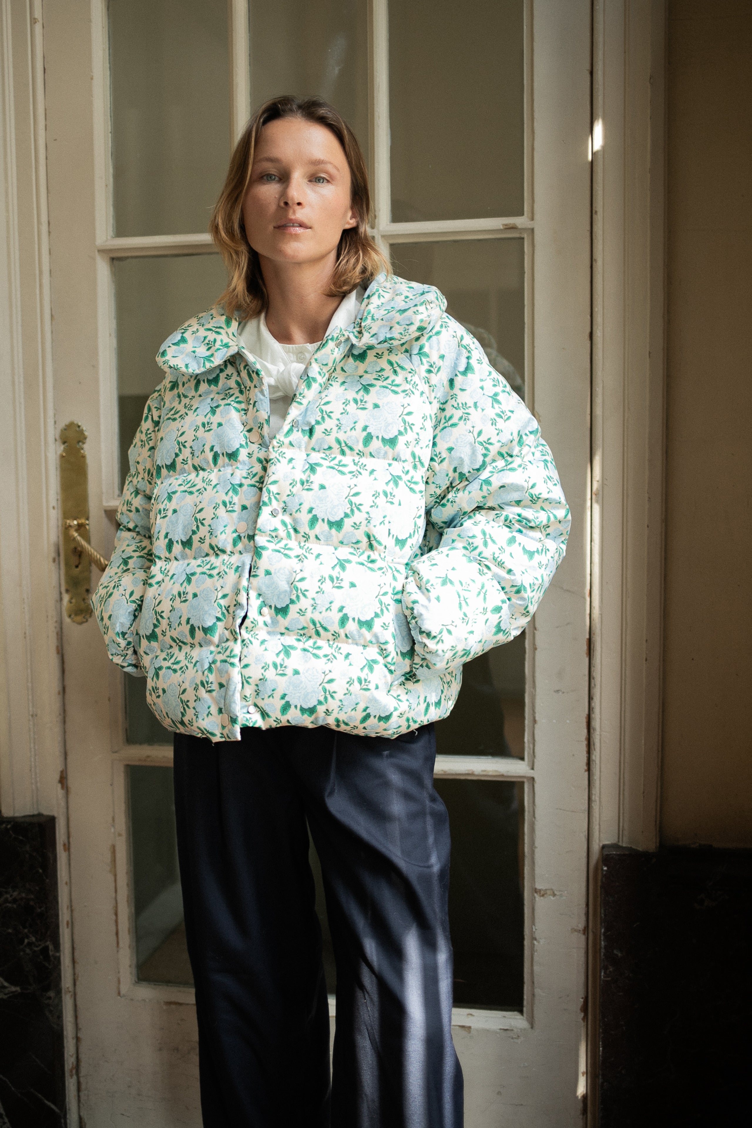 SMALL ROSES SHORT JACKET light cream