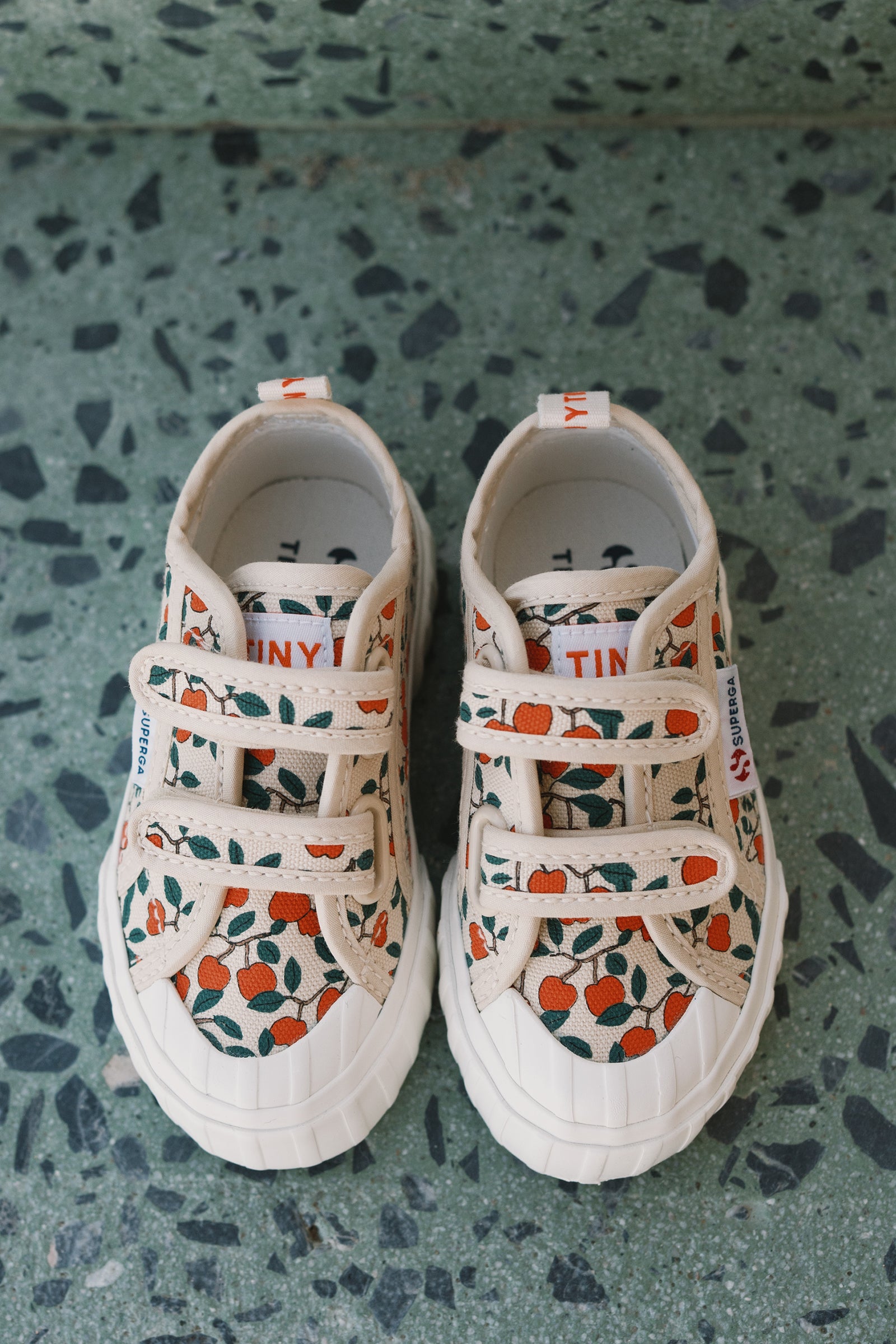 MINI APPLES SNEAKERS dark vanilla