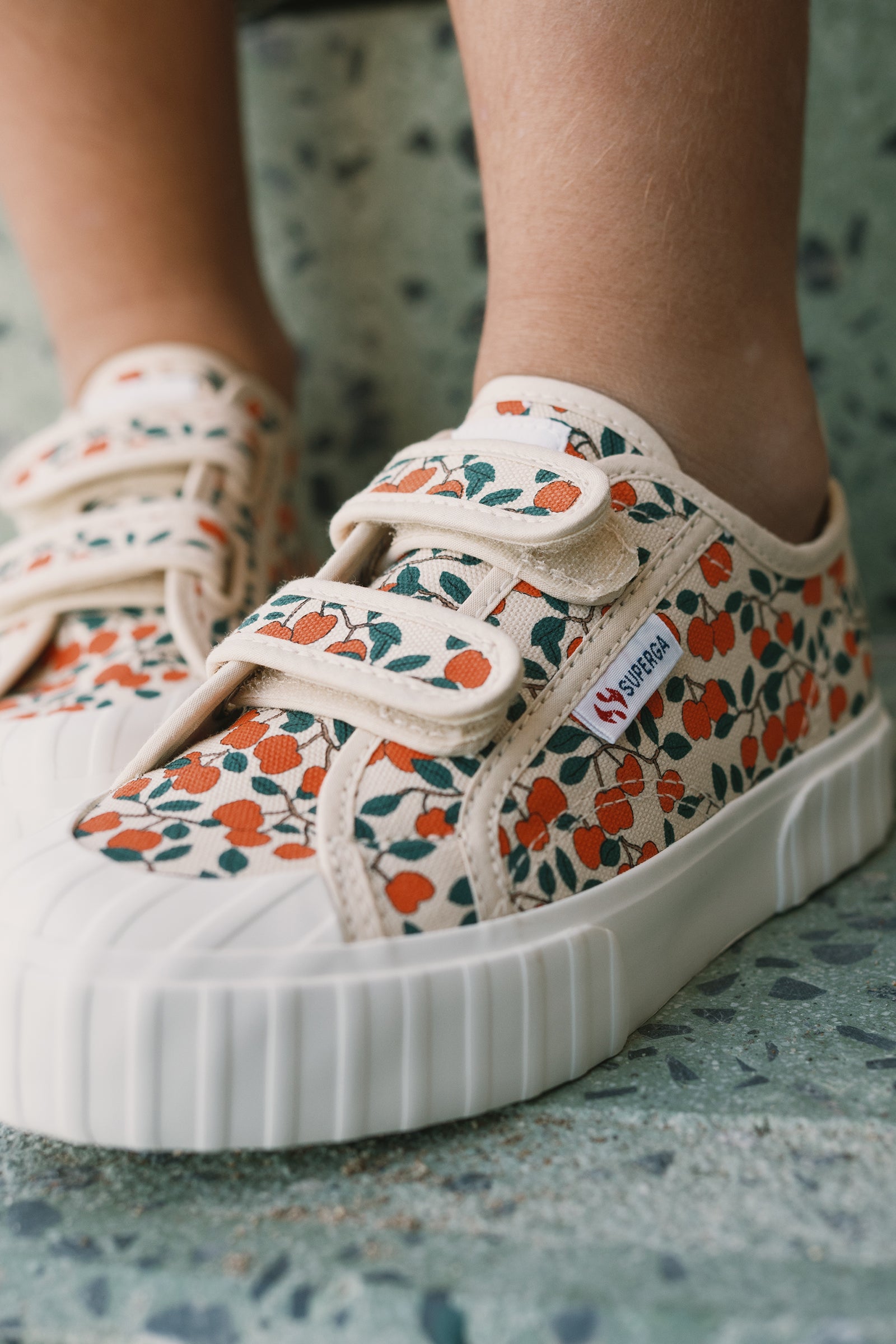 MINI APPLES SNEAKERS dark vanilla