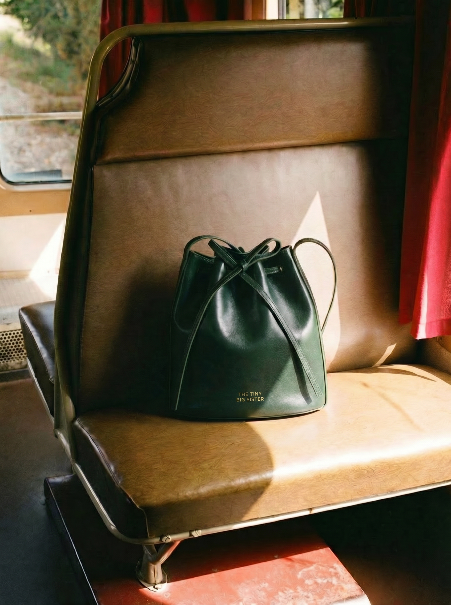 ANNE LEATHER SMALL BUCKET BAG dark green