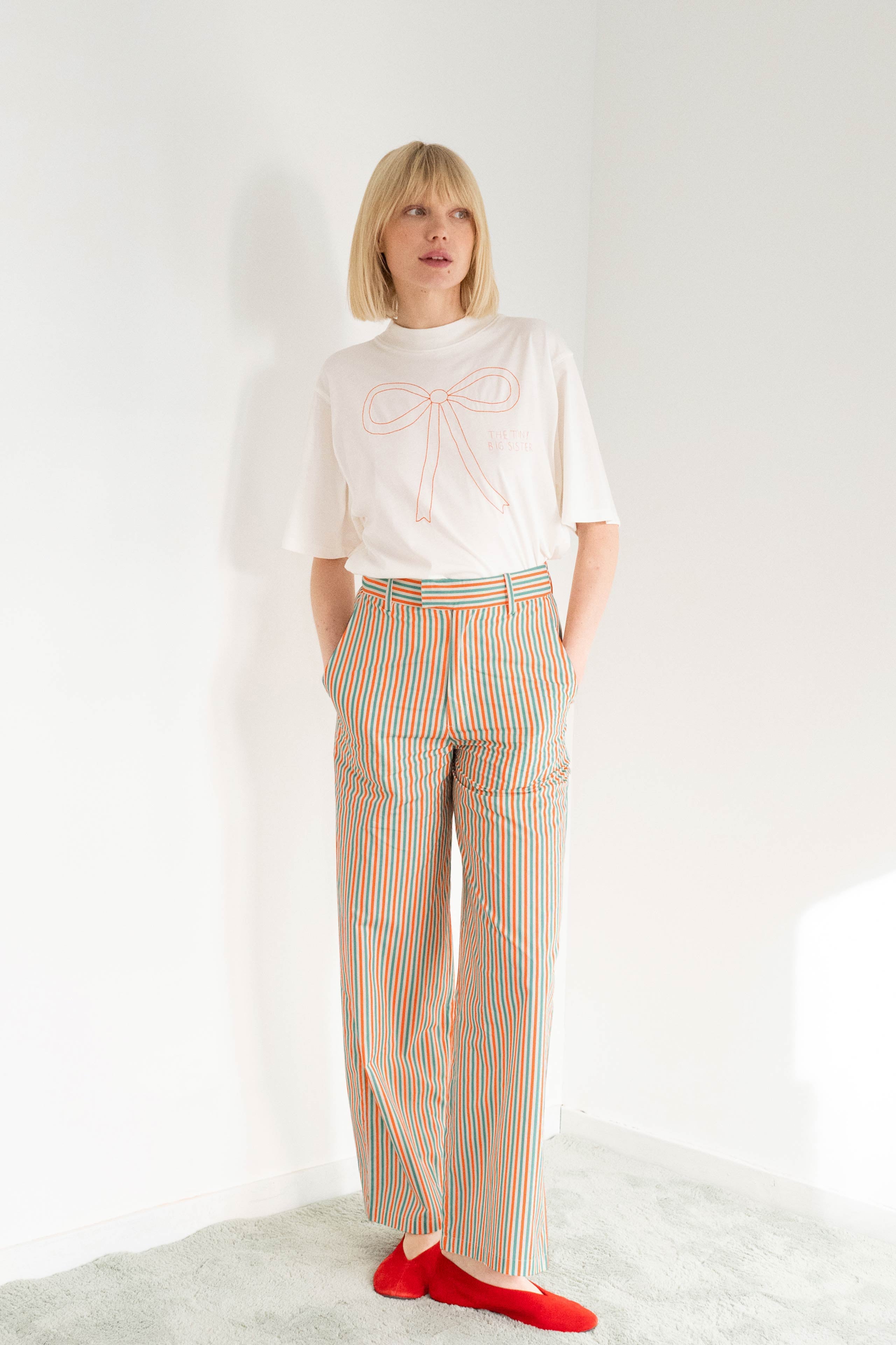 PANTALÓN A RAYAS emerald/orange-red