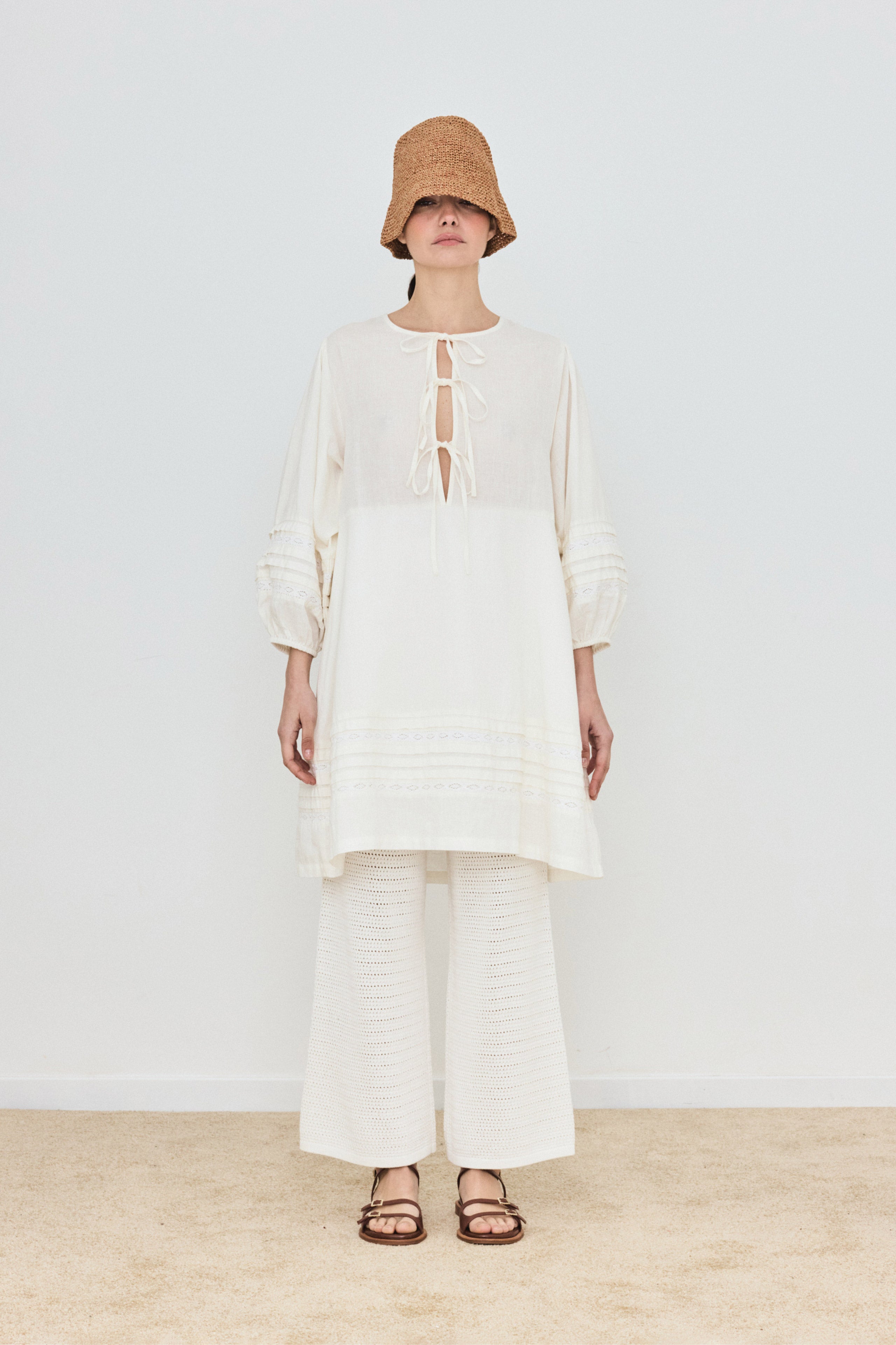VESTIDO CON MANGA ABULLONADA off-white