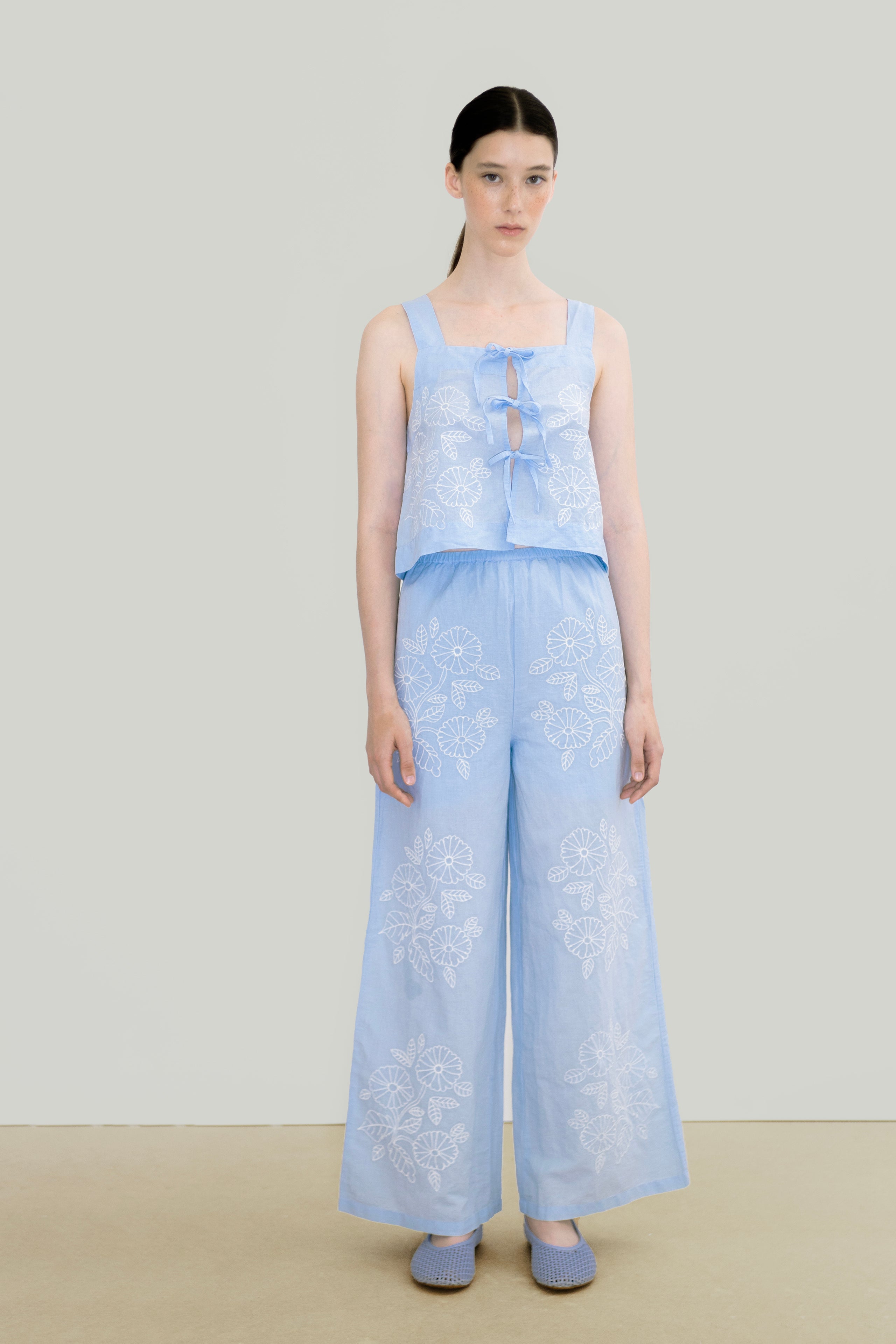 TOP BORDADO pastel blue