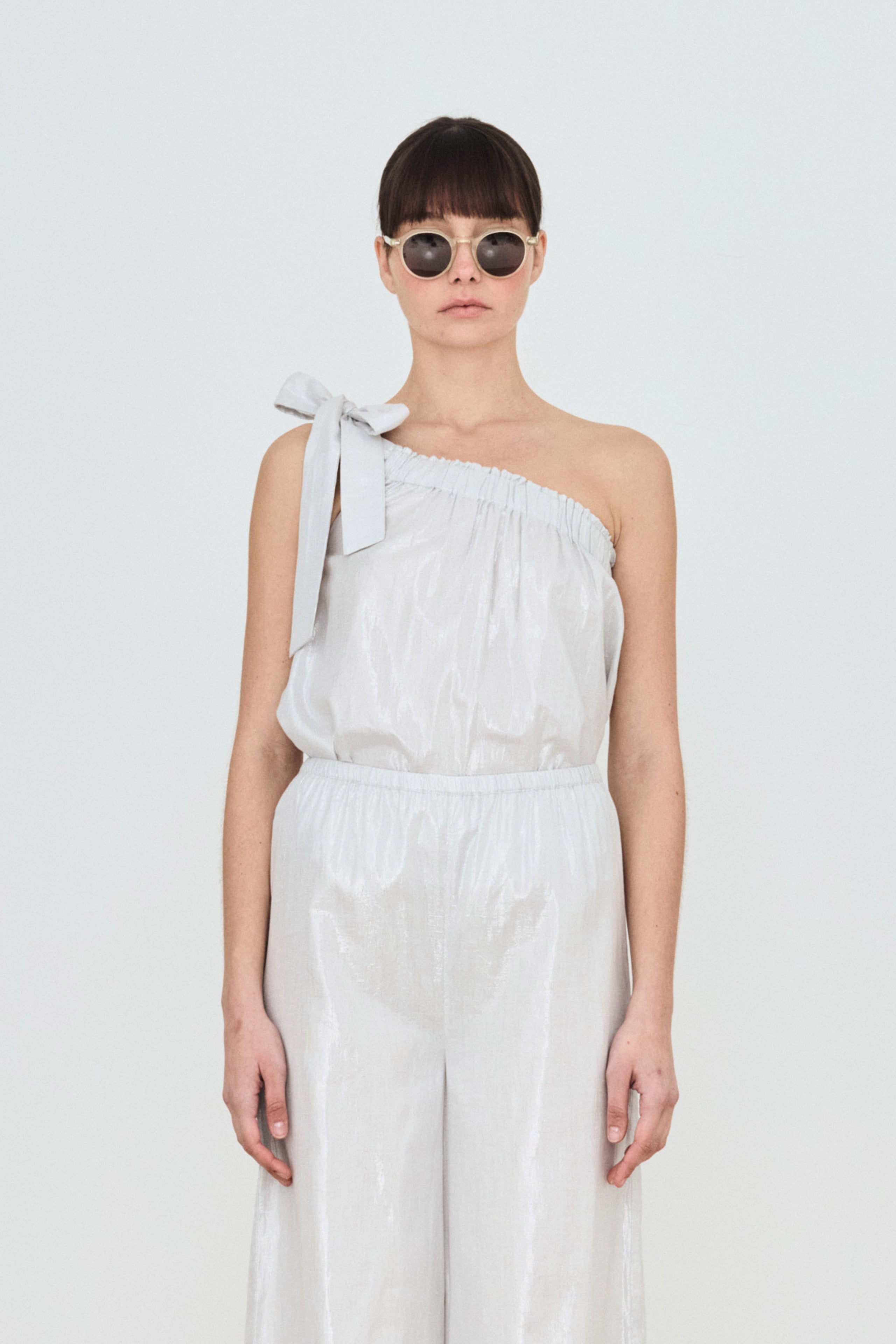 TOP DE LUREX ASIMÉTRICO silver grey