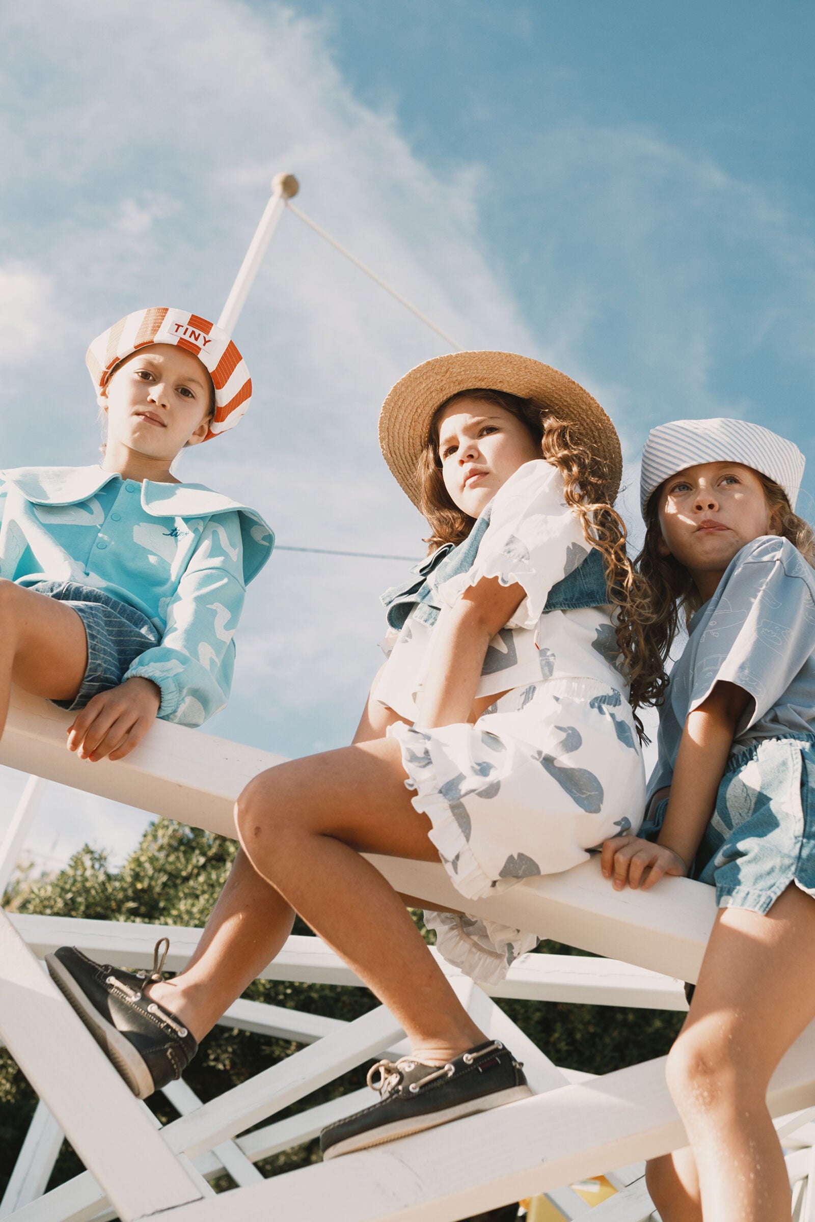 BIG SWANS KNITTED SMOCKED SHORTS off-white