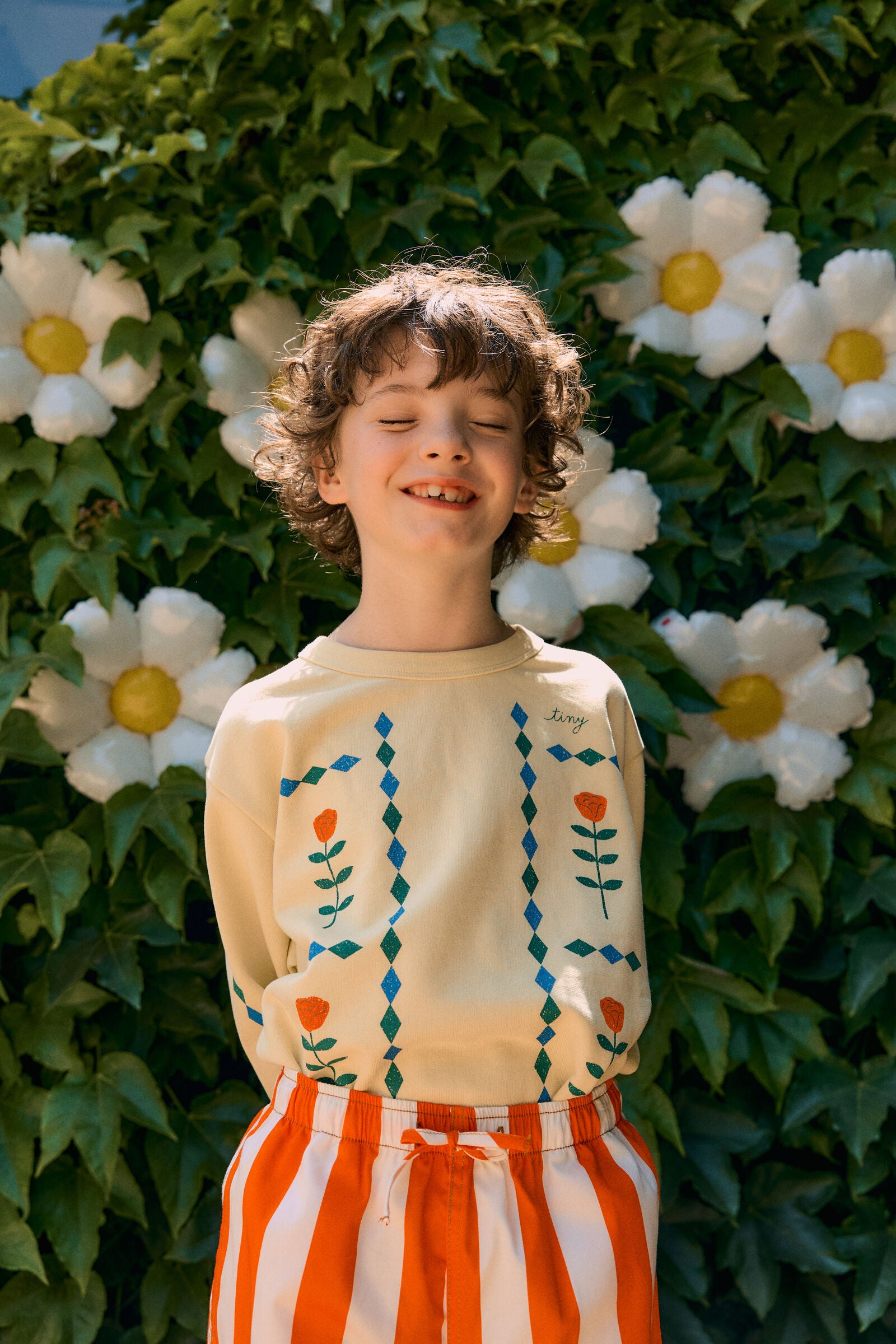 DIAMONDS GRAPHIC SWEATSHIRT dusty yellow