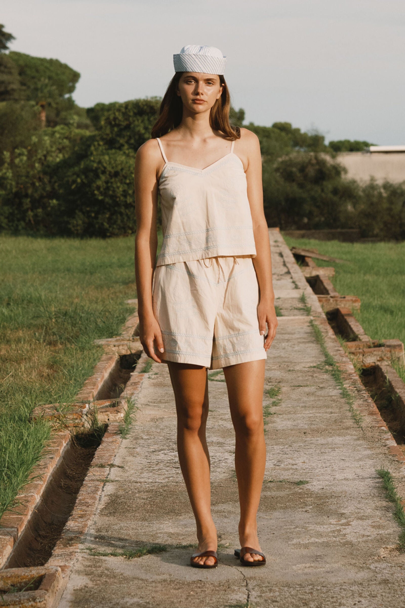 EMBROIDERED SHORTS light cream